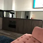 Modern And Luxury In The Center Of Apartment *