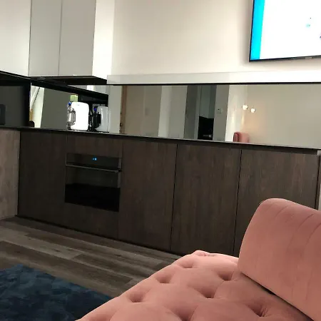 Modern And Luxury In The Center Of Apartment *