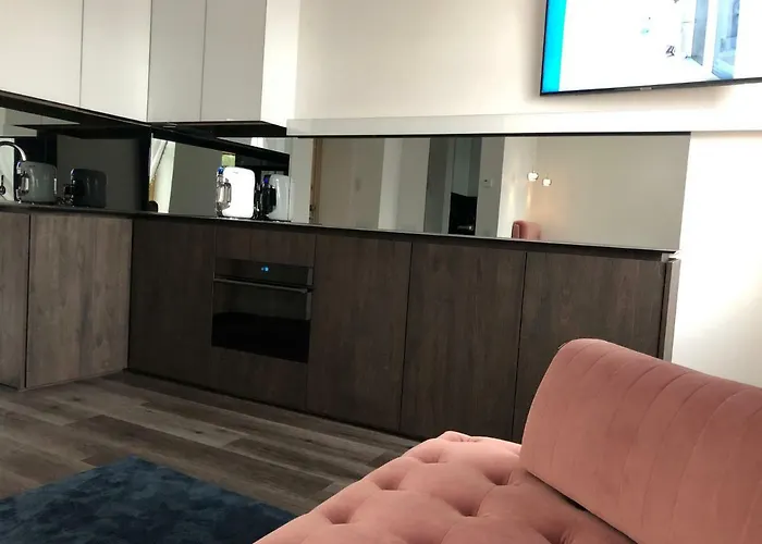 Modern And Luxury In The Center Of Apartment *